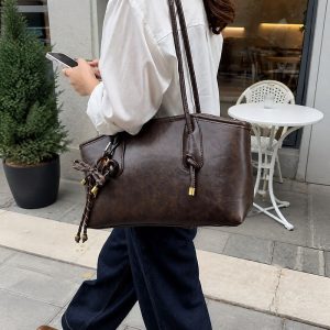 női bőr válltáska csomózott pánttal fonott varázsa nagy kapacitású retró irodai munkához — Coffee